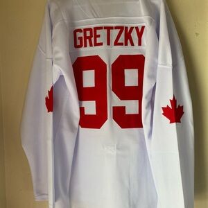 embroidered Captain Wayne  gretzky canada hockey jersey w/ fighting strap lg
